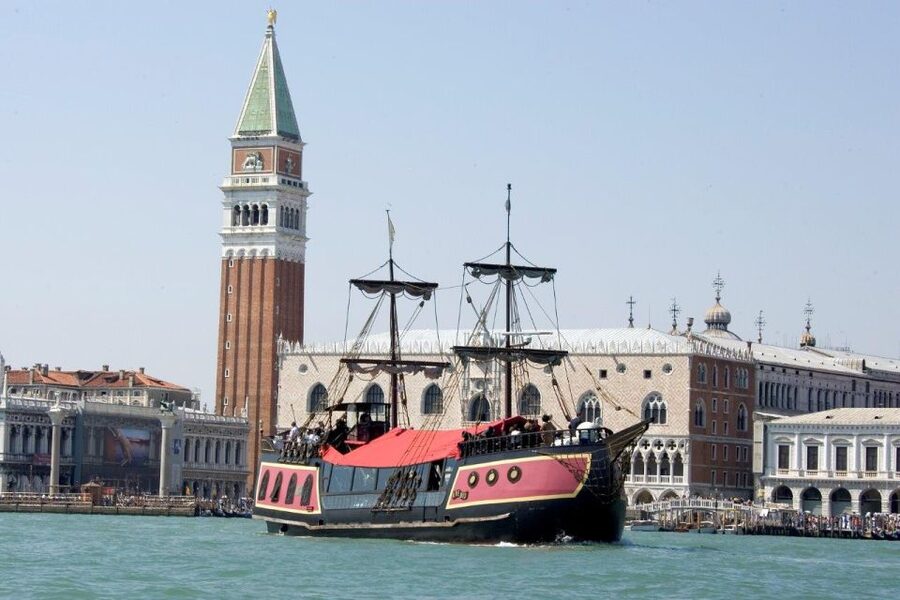 Venice: Venetian Lagoon Tour and Galleon Dinner - FAQ