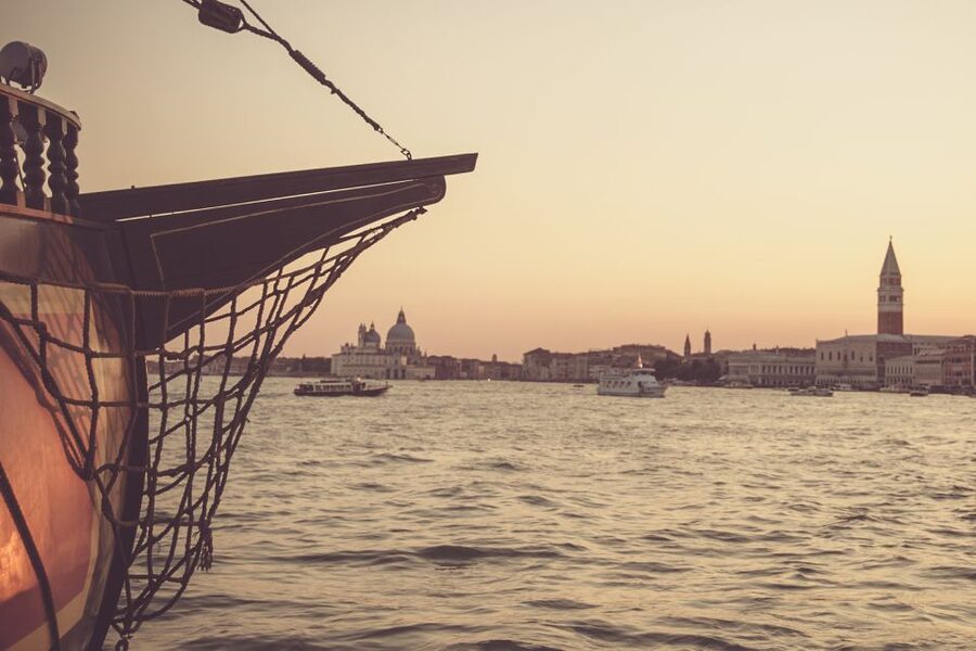 Venice: Venetian Lagoon Tour and Galleon Dinner - A Candlelit Dinner on a Venetian Galleon (and Why It Works)