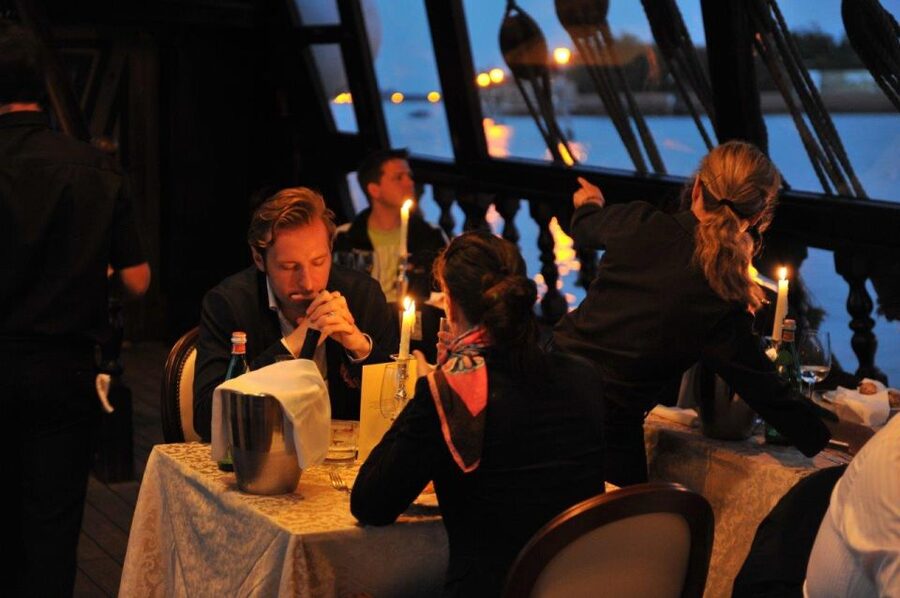 Venice: Venetian Lagoon Tour and Galleon Dinner - Central Deck vs ProW/Stern: Seats That Change Your View
