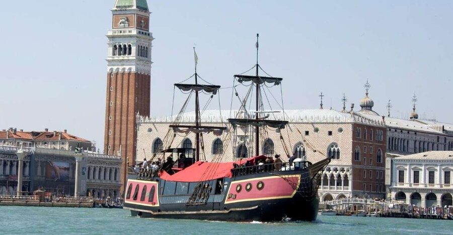 Venice: Venetian Lagoon Tour and Galleon Dinner - Who This Lagoon Dinner Cruise Fits Best