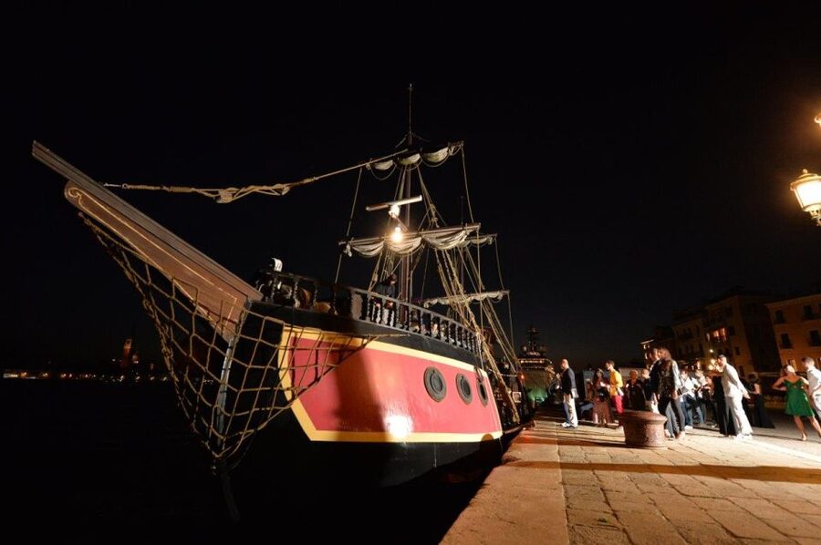 Venice: Venetian Lagoon Tour and Galleon Dinner - Should You Book the Venetian Lagoon Dinner Cruise?