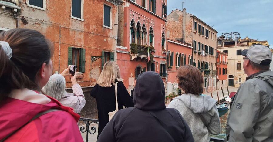 Venice: Walking Guided Tour of the City Must-See Sites - Pacing, Shoes, and Weather: How to Stay Comfortable for 2 Hours