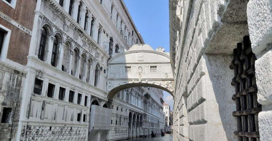 Venice Walking Tour and Doge's Palace Guided Visit - Marco Polo and Theater Stops: Myths You Can See