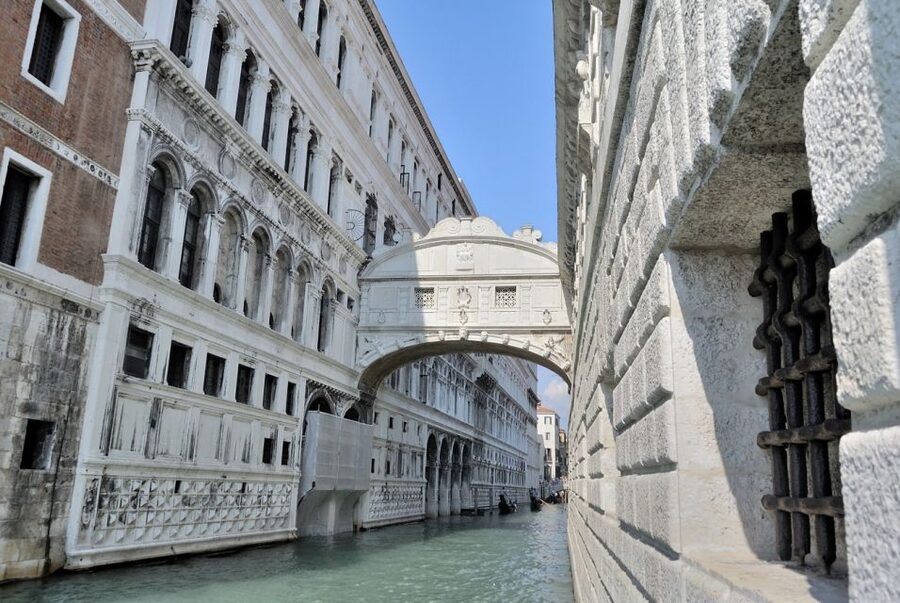 Venice Walking Tour and Doge's Palace Guided Visit - Walking the Center: Mercerie, Santa Maria Formosa, and Campo Santi Giovanni e Paolo