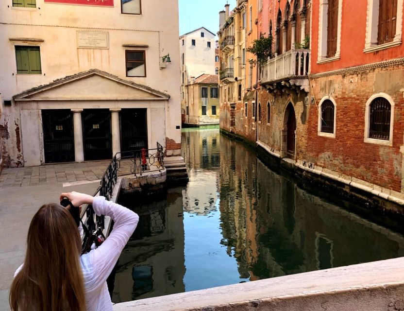 Venice Walking Tour and Gondola Ride Combo - The gondola ride: a classic 30-minute punt through smaller canals