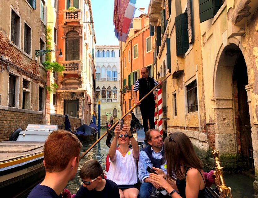 Venice Walking Tour and Gondola Ride Combo - Where the tour starts: finding Calle larga de l’ Ascension the easy way