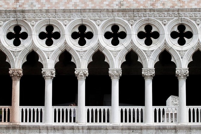 Venice Walking Tour plus Skip the Lines Doge's Palace and St Mark's Basilica Tours - Timing, Crowds, and Weather: What You Should Plan For
