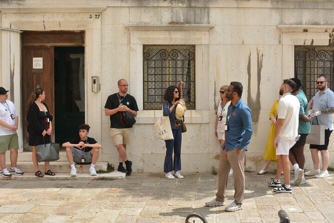 Venice Walking Tour with Gondola Ride Experience - Tips to make the 2 hours 30 minutes feel smooth