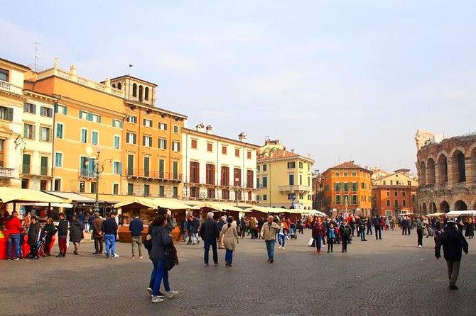 Verona City Sightseeing Walking Tour of Must-See Sites with Local Guide - Piazza dei Signori (Dante’s Square): Seats of Power and the Lords’ Graves