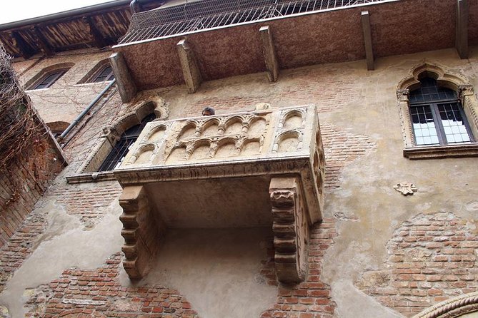 Verona City Sightseeing Walking Tour of Must-See Sites with Local Guide - The Romeo and Juliet Balcony Moment: Legend Meets Street-Level Reality