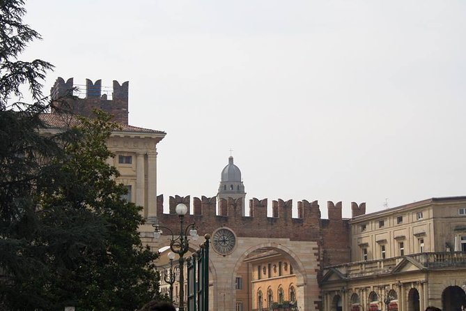 Verona City Sightseeing Walking Tour of Must-See Sites with Local Guide - Meeting Point and Getting There Without Stress