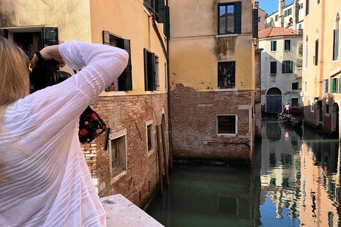 Walking Tour of Venice from St. Mark's Square to Rialto - Languages and Seasonal Changes: Winter Bilingual vs Summer English