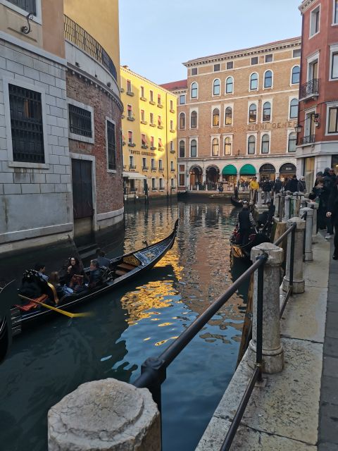 Walking Tour with optional motor boat Ride - Rialto Market and Rialto Bridge: the stop that grounds the whole route