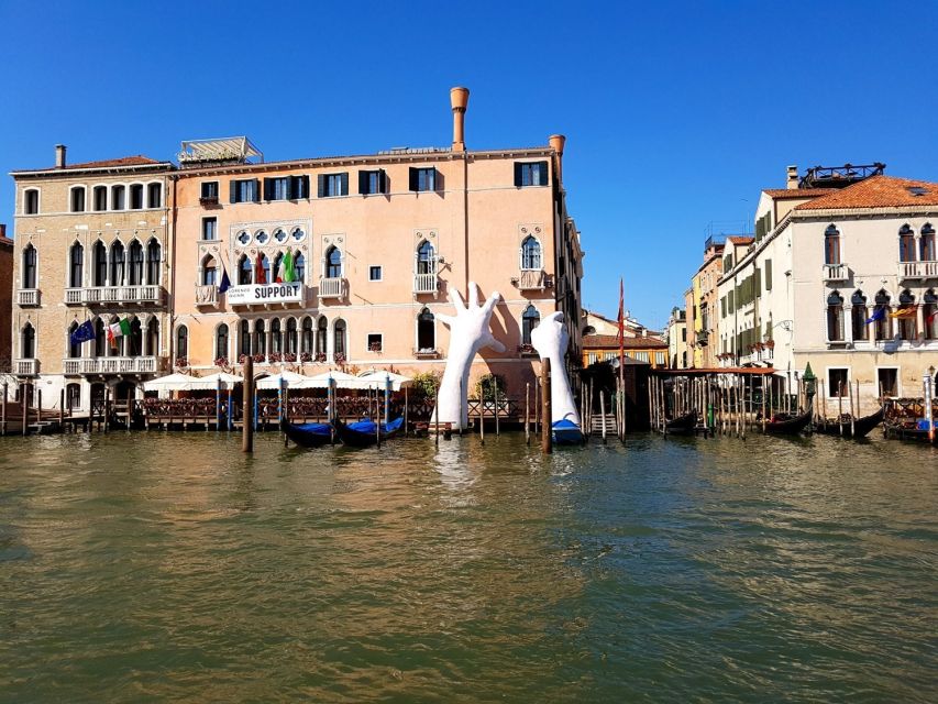 Walking Tour with optional motor boat Ride - Giudecca Canal motorboat return: the calm exit strategy
