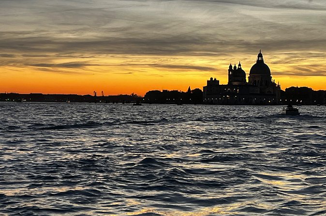 WarmVenice Private Boat Tour between Canals and Venice Lagoon - Weather and timing: plan for light, rain, and the lagoon mood