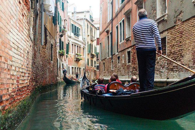 Welcome to Venice Group Tour St. Mark's Basilica & Gondola Ride - Mercati di Rialto: Fish Market History and a Bridge That Almost Didn’t Happen