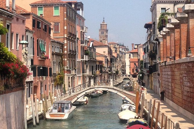 Welcome! Venice Sightseeing kickstart Tour with local guide, small group - Starting at Campo San Polo: where locals begin their Venice conversations