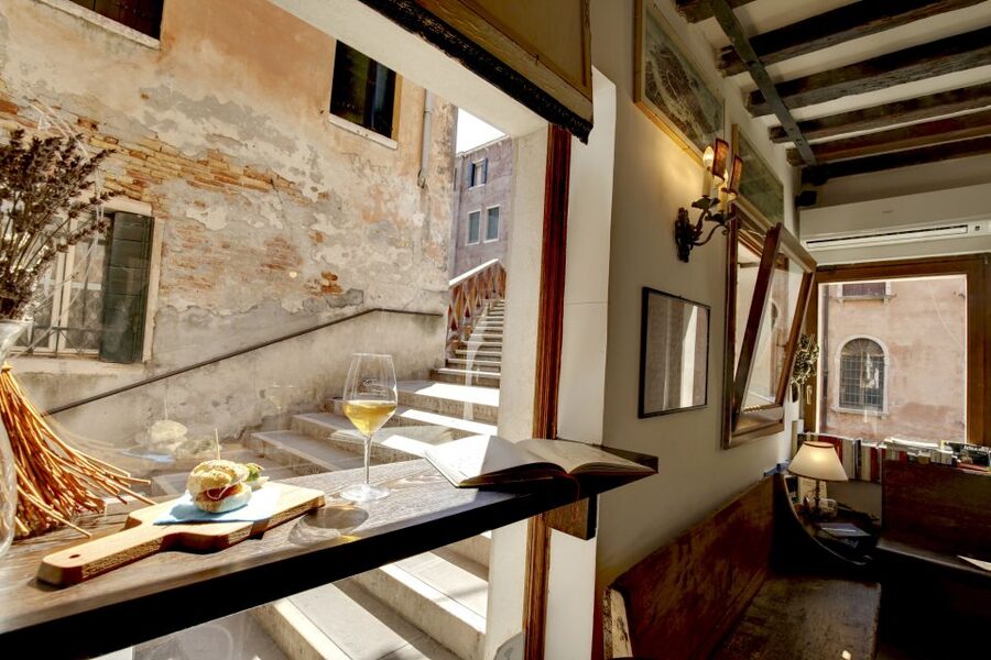 Wine Tasting in Venice - Quick Venice Reality Check: Timing, Weather, and Sharing Space