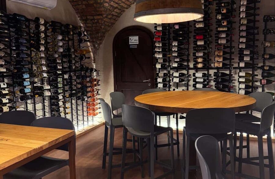 Wine Tasting with Local Food Board Pairing in Venice - Practical tips for a smooth Venice wine stop