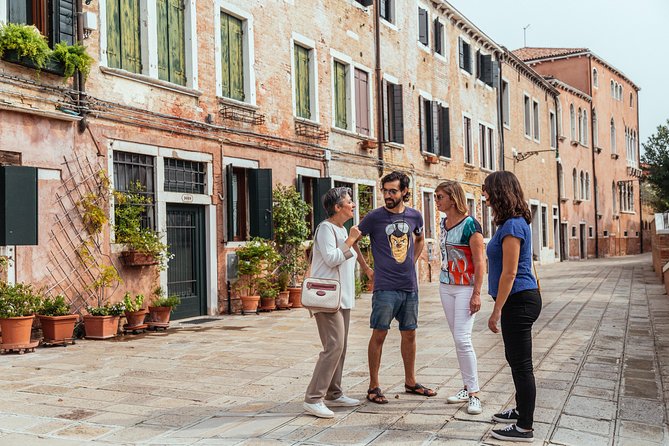 Withlocals Venice Away from the Crowds PRIVATE Tour with a Local Expert - Stop 2: Ca’ Zenobio degli Armeni (Palazzo Zenobio) courtyard baroque details
