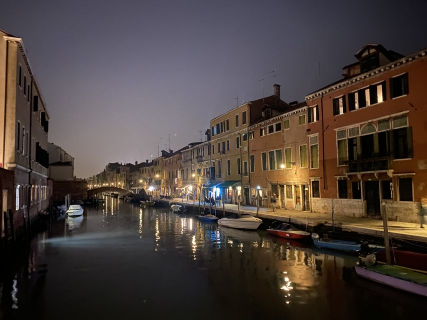 Your evening in Venice - Legends&Ghosts&Aperitif - Gondola lore and Carnival craft: more than a photo stop