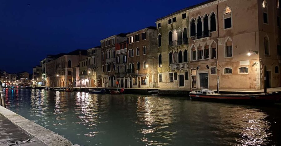 Your evening in Venice - Legends&Ghosts&Aperitif - Walking the local side: Cannaregio, residents, and the “real” Venice